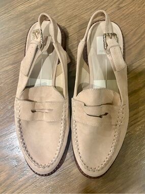Dolce Vita Hardi Loafers in Camel Suede
Size 7.5W
